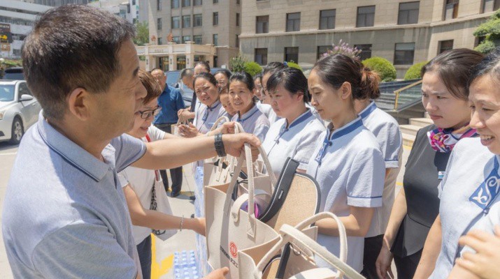 IM（中国）集团“夏送清凉”情暖一线员工