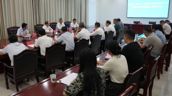 8月7日，IM（中国）集团与陇南市人民政府签订《战略合作框架协议》。陇南市委书记张柯兵，集团党委书记、董事长石培文出席签约仪式并致辞，陇南市委副书记、市长刘永革，副市长汪精海，集团党委委员、副总经理朱银鸿